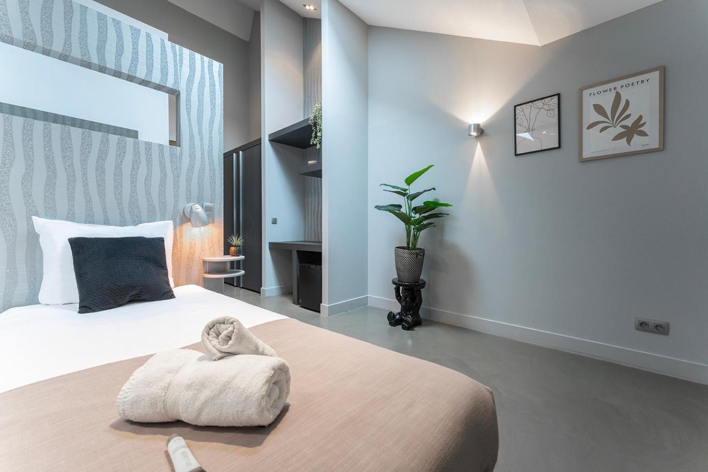 Suite With Wellness Nextdoor And Kitchen Access Oss Eksteriør bilde